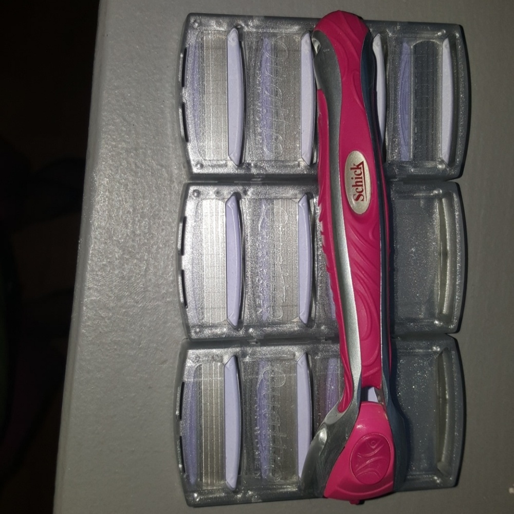 Schick Razor Handle 10 refills razors